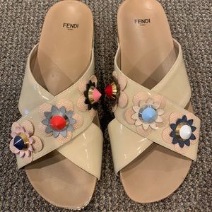 Fendi patent leather pool slides beige tan sz 40.5